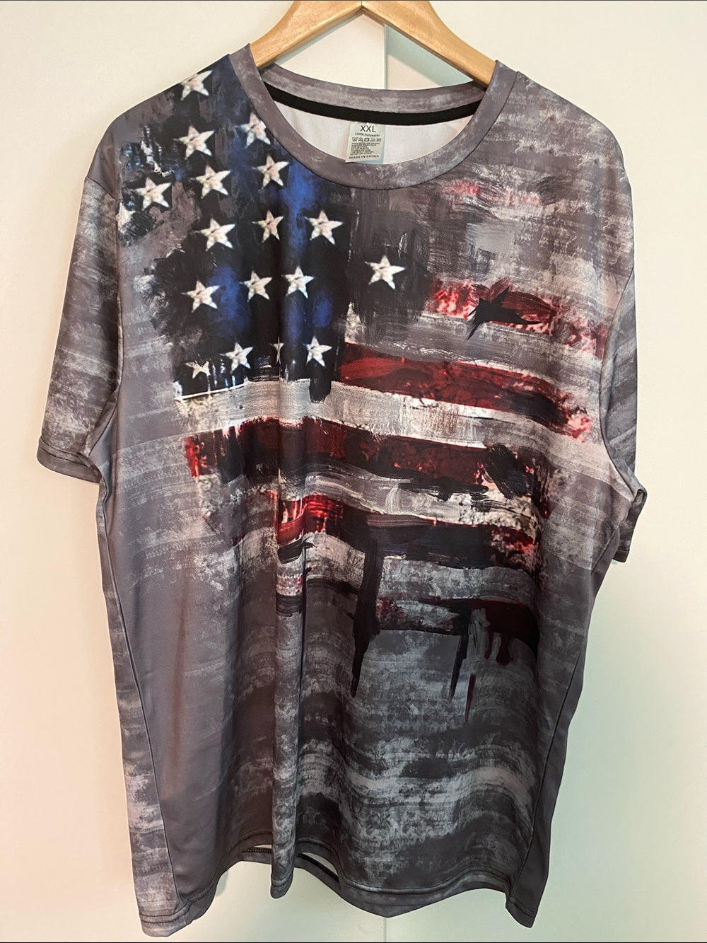 Graphic American Flag Tee in Gray, Black & Red